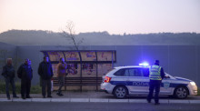 Ein Mann hat in Serbien mit einer Schnellfeuerwaffe auf eine Gruppe von Menschen geschossen und acht von ihnen getötet. Foto: Armin Durgut/Ap/dpa