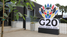 Ein Logo des 20. Gipfels der Gruppe der 20 (G20) in Johannesburg, Südafrika. Foto: Chen Wei/Xinhua/dpa