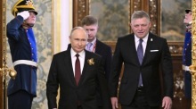 Wladimir Putin trifft Premier Fico zum 80. Jahrestag des Sieges im Zweiten Weltkrieg in Moskau Foto: epa/Alexander Nemenov/afp Pool