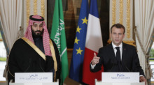 Der französische Präsident Emmanuel Macron (R) und der saudi-arabische Kronprinz Mohammed bin Salman (L) geben eine Pressekonferenz im Elysee-Palast in Paris. Foto: epa/Yoan Valat