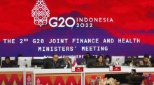 Indonesiens Finanzminister Sri Mulyani Indrawati (C-R) hält eine Rede während des gemeinsamen G20-Treffens der Finanz- und Gesundheitsminister in Nusa Dua, Bali. Foto: epa/Made Nagi