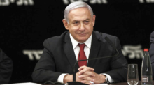 Der israelische Premierminister Benjamin Netanjahu spricht während der wöchentlichen Kabinettssitzung in Jerusalem. Foto: epa/Dan Balilty