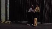 Ein Video soll den Moment zeigen, in dem ein südkoreanischer Tourist auf der Walking Street von mutmaßlichen Taschendieben bedrängt und bestohlen wird. Bild: TMN.TV