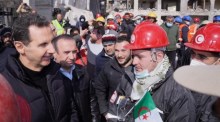 Syrischer Präsident al-Assad besucht das Erdbebengebiet in Aleppo. Foto: epa/Syrianisches PrÄsidentialbÜro