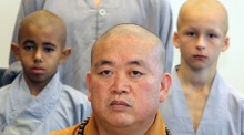 Shi Yongxin, ehemaliger Abt des weltberühmten Shaolin-Klosters in China. Foto: epa/Ole Spata