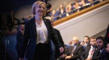 Liz Truss, britische Premierministerin, in Birmingham. Foto: epa/Tolga Akmen