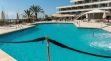 Blick auf den Schwimmbadbereich des Hotels Melia Palma Marina. Archivfoto: epa/CATI CLADERA