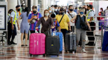 Passagiere in der Ankunftshalle des Bangkoker Suvarnabhumi International Airport. Foto: epa/Diego Azubel