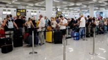 Fluggäste warten auf dem Flughafen von Palma de Mallorca darauf, ihre Flüge zu besteigen. Archivfoto: epa/CATI CLADERA