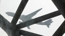 Steigende Kerosinpreise belasten weltweit den Flugbetrieb und setzen Fluggesellschaften zunehmend unter wirtschaftlichen Druck. Foto: epa/Barbara Walton