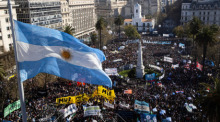 Eine Menge Demonstranten versammelen sich zur Unterstützung argentinischen Vizepräsidentin Cristina Kirchner in Buenos Aires. Foto: Manuel Cortina/Sopa Images Via Zuma Press Wire/dpa