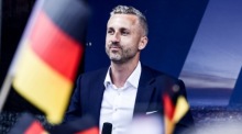 Ulrich Siegmund spricht bei einer AfD-Kundgebung vor dem Roten Rathaus in Berlin. Foto: EPA/Filip Singer