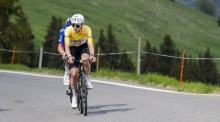 Florian Lipowitz und Tadej Pogačar auf der 4. Etappe der Tour de Romandie am Jaunpass in der Schweiz. Foto: EPA/Jean-christophe Bott