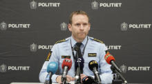 Polizeiinspektor Per Thomas Omholt während einer Pressekonferenz, auf der er die Medien über die Entwicklungen im Mordfall in Kongsberg informiert. Foto: epa/Terje Pedersen