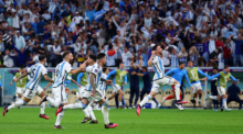 Niederlande - Argentinien, Finalrunde, Viertelfinale, Lusail Stadion, Argentiniens Spieler jubeln nach dem Sieg. Foto: Tom Weller/dpa