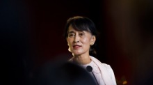 Aung San Suu Kyi spricht 2012 in Oslo bei einer Pressekonferenz. Die Friedensnobelpreisträgerin begeht ihren 80. Geburtstag weiter in Haft. Foto: EPA/Vegard Groett