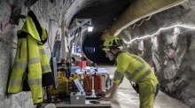Forscher der ETH Zürich untersuchen im BedrettoLab-Tunnel in der Schweiz die Entstehung und Ausbreitung von Erdbeben. Foto: EPA/Samuel Gola