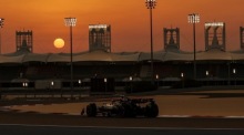 Mercedes-Fahrer Lewis Hamilton aus Großbritannien steuert sein Auto während der Vorsaisontests für die Formel-1-Saison 2024. Foto: epa/Li Haider