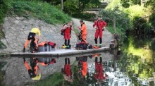 Taucher suchen in der Bretagne nach Spuren nach dem Fund eines toten Elfjährigen, zwei Jugendliche sind in Gewahrsam. Foto: AFP/Sebastien Salom-gomis/dpa