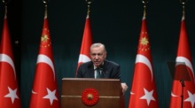 Der türkische Präsident Recep Tayyip Erdogan spricht nach einer Kabinettssitzung vor der Presse in Ankara. Foto: epa/Necati Savas
