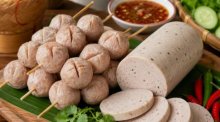Die FDA veröffentlichte eine Warnliste mit 20 Fleischbällchen- und Moo-Yor-Produkten aus einer illegalen Produktionsstätte. Bild: KI generiert