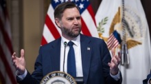 US-Vizepräsident JD Vance spricht bei einer Gesprächsrunde zu Maßnahmen gegen Betrug mit republikanischen Generalstaatsanwälten in Washington. Foto: Jim Lo Scalzo/epa/dpa