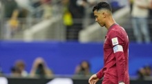 Cristiano Ronaldo verlässt nach dem Ausscheiden Portugals gegen Spanien im WM-Achtelfinale enttäuscht den Platz. Foto: EPA/Jeffrey Mcwhorter