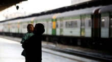 Die thailändische Staatsbahn SRT plant 2.850 zusätzliche Stellen zur Unterstützung neuer Bahnstrecken und des erweiterten Zugbetriebs. Foto: epa/Rungroj Yongrit