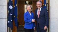 EU-Kommissionspräsidentin Ursula von der Leyen trifft Australiens Premier Albanese im Parlament in Canberra zum Austausch. Foto: epa/Lukas Coch