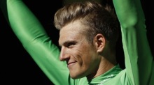 Marcel Kittel jubelt im Grünen Trikot nach seinem Etappensieg bei der Tour de France. Der Deutsche dominiert 2017 die Sprintwertung. Foto: epa/Guillaume Horcajuelo