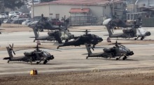 Apache Hubschrauber heben in Camp Humphreys in Pyeongtaek ab. Foto: epa/Yonhap SÜdkorea Ausser Betrieb
