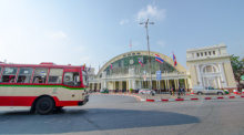 Mit dem Bus durch Bangkoks Altstadt. Foto: arliftatoz2205/Adobe Stock