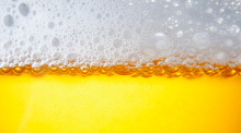 Selbstbedienungs-Zapfanlagen für alkoholische Getränke stehen in Thailand erneut auf dem Prüfstand. Die Regierung will bestehende Gesetzeslücken schließen. Bild: shyshka/Adobe Stock