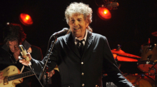 Bob Dylan, US-amerikanischer Musiker, während eines Auftritts.