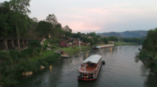 Die RV River Kwai kreuzt die malerischen Gewässer Thailands und bietet einzigartige Einblicke in die Geschichte und Kultur. Foto: Asian Trails