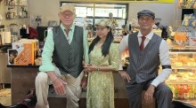 Martin Koller und weitere Gäste erschienen während der „Peaky-Binders, Gentleman’s & Lady’s Week“ im The Bikers Café Thailand passend im Stil der 1930er Jahre. Fotos: The Bikers Café Thailand