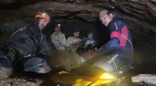 Retter bereiten in Laos die Evakuierung eingeschlossener Dorfbewohner aus einer überfluteten Höhle vor. Foto: Uncredited/Benz Norrased Palasing Seascout Diving/ap/dpa