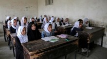 Mädchen im Teenageralter werden zu Beginn des neuen Schuljahres in Afghanistan von der Sekundarschule ausgeschlossen. Foto: epa/Samiullah Popal