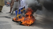 Ein brennender Koran in Schweden. Archivfoto: epa/NADEEM KHAWAR