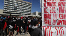 Studenten protestieren gegen den von der Regierung geförderten Plan, eigene Polizeikräfte für den Campus der Aristoteles-Universität von Thessaloniki zu schaffen. Foto: epa/Dimitris Tosidis