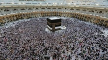 Hunderttausende Pilger umrunden die Kaaba in der Großen Moschee von Mekka während des Hajj 2025, der wichtigsten Wallfahrt im Islam. Foto: epa/Stringer