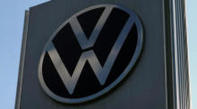 Ansicht des Logos von Volkswagen. Foto: epa/Maxim Shipenkov