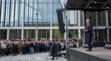 Norwegens Ministerpräsident spricht bei der Eröffnung des neuen Regierungsviertels in Oslo. Foto: epa/Ole Berg-rusten