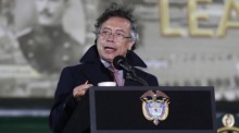 Kolumbiens Präsident Gustavo Petro spricht in Bogotá, nachdem die Regierung eine Erhöhung des Mindestlohns um 23,7 Prozent für 2026 angekündigt hat. Foto: Carlos Ortega/epa/dpa