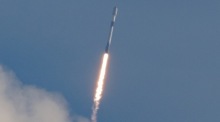 Eine SpaceX-Falcon-9-Rakete startet mit 29 Starlink-Satelliten vom Weltraumbahnhof Cape Canaveral in Florida. Foto: EPA/Cristobal Herrera-ulashkevich