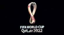 Das Logo der Fußballweltmeisterschaft 2022 in Katar. Die kommende Fußball-WM soll Medienberichten zufolge offenbar einen Tag früher als geplant beginnen, damit Gastgeber Katar das Eröffnungsspiel austragen kann. Foto: Nick Potts