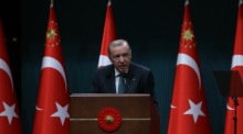 Der türkische Präsident Recep Tayyip Erdogan spricht während einer Pressekonferenz im Anschluss an eine Kabinettssitzung in Ankara. Foto: epa/Necati Savas
