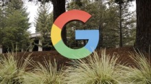 Googles neue Beschilderung am Eingang des Campus in Mountain View. Foto: epa/John G. Mabanglo