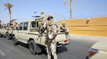 Kämpfer, die dem libyschen Ministerpräsidenten Abdulhamid Dbeibah in Tripolis treu sind, in Tripolis. Foto: epa/Str