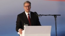 Aleksandar Vučić spricht bei einer Kundgebung der Serbischen Fortschrittspartei (SNS) in Belgrad. Foto: EPA/Andrej Cukić